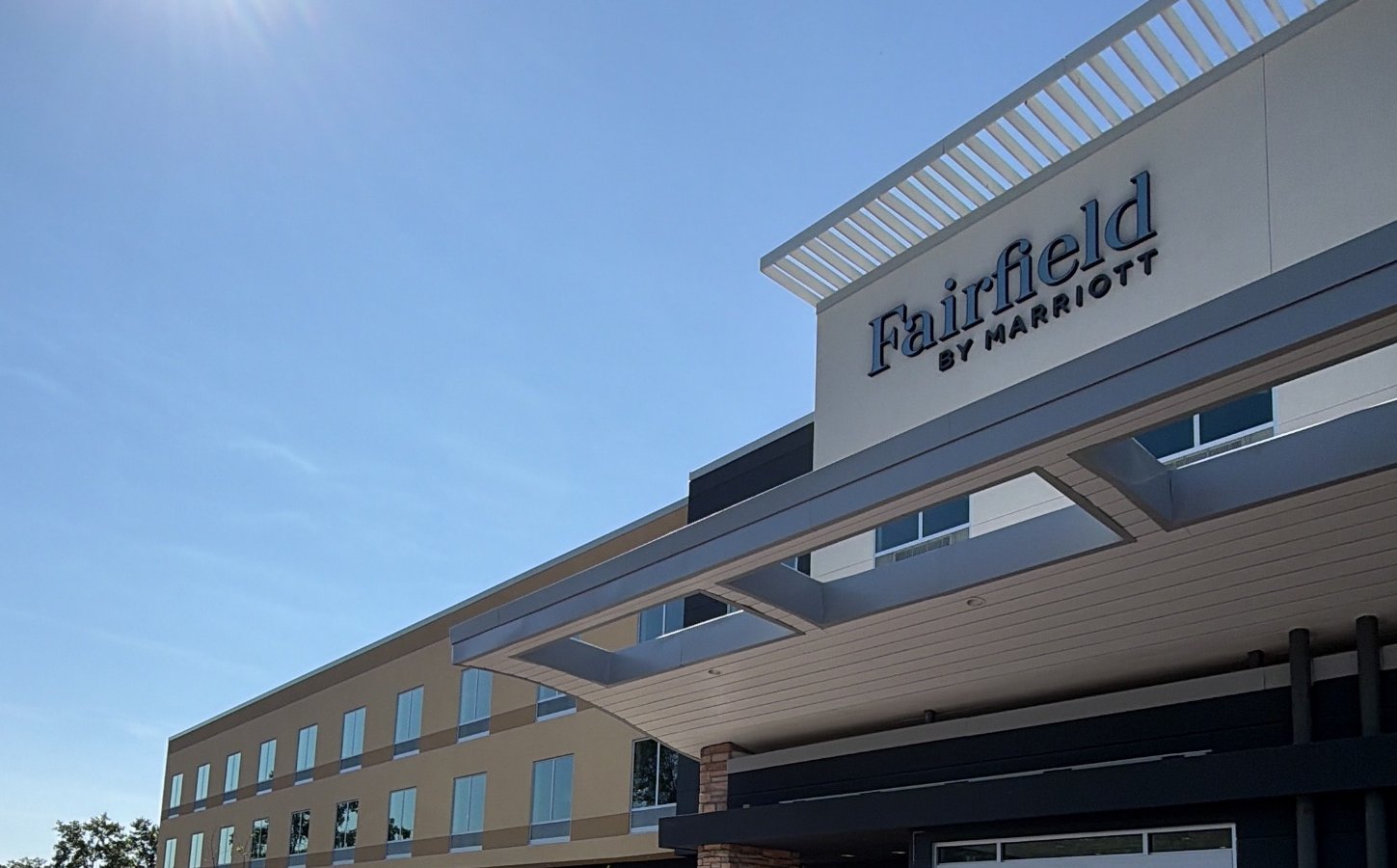 Fairfield Inn & Suites entrance and porte-cochere